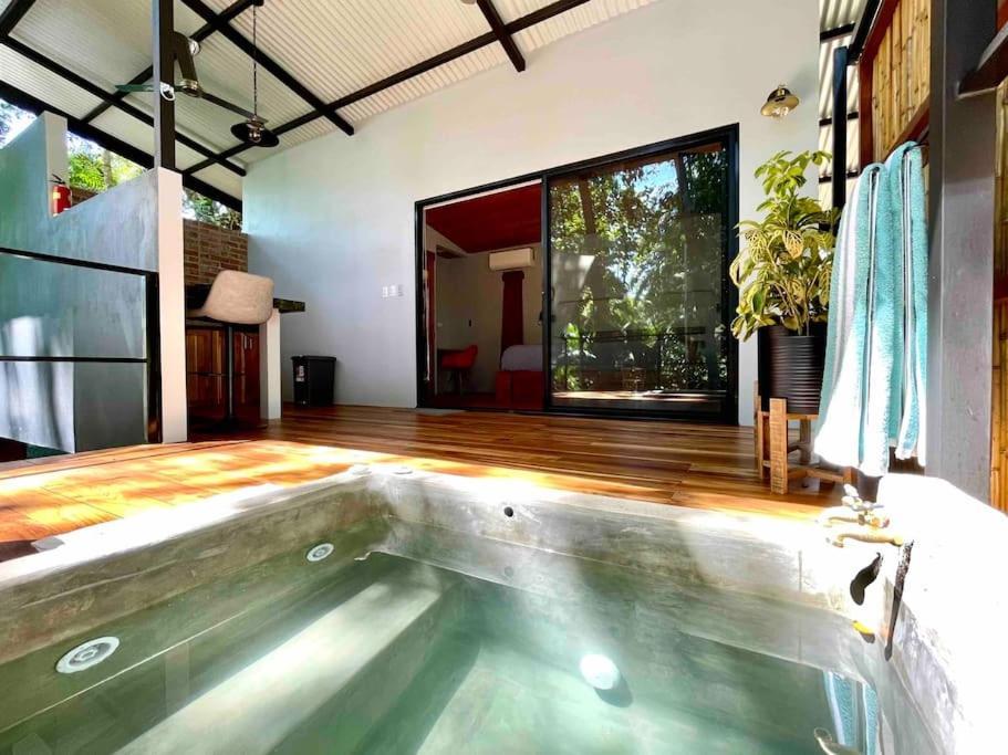 Industrial Studio With Private Jacuzzi Увита Екстериор снимка