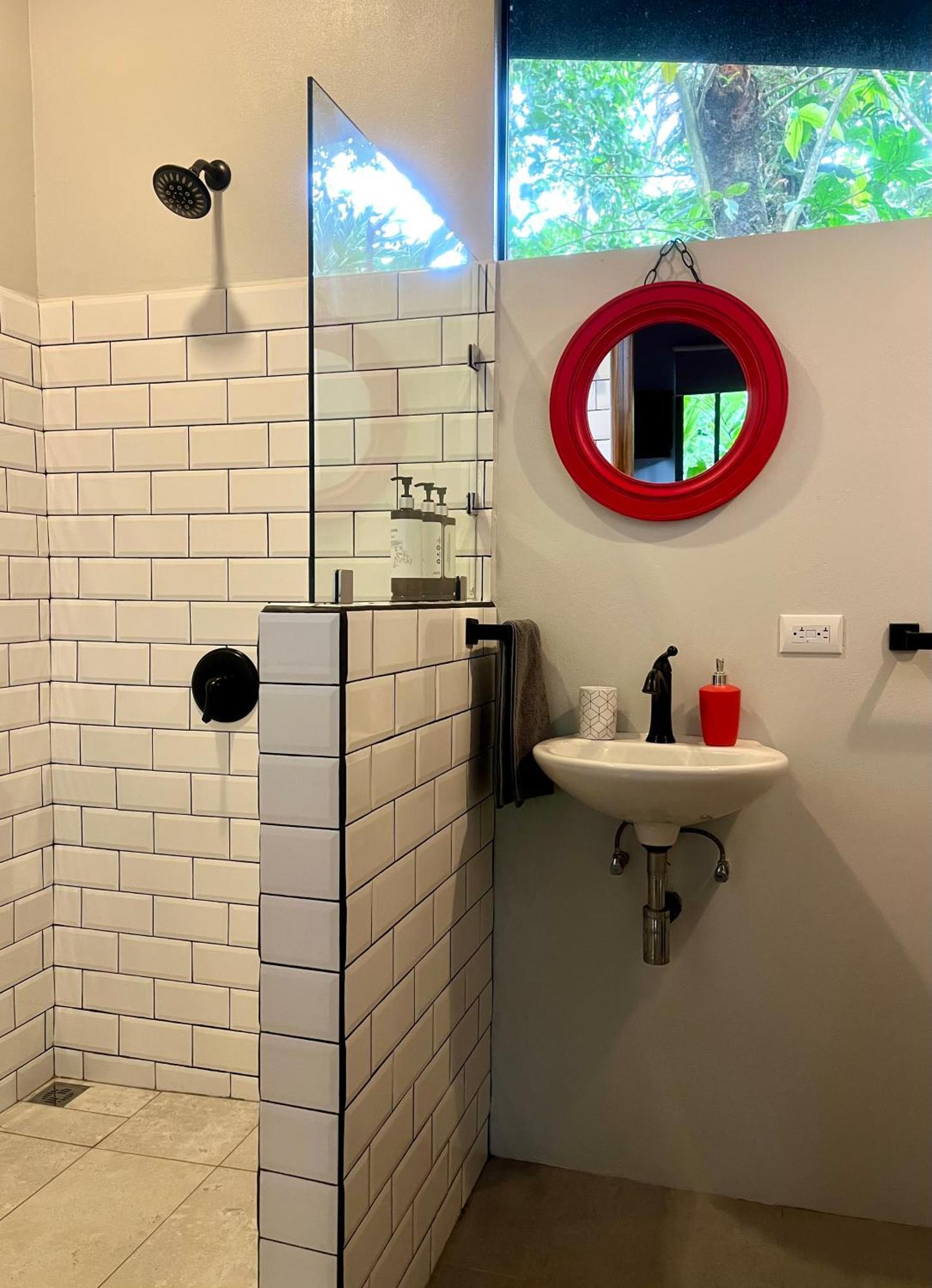 Industrial Studio With Private Jacuzzi Увита Екстериор снимка